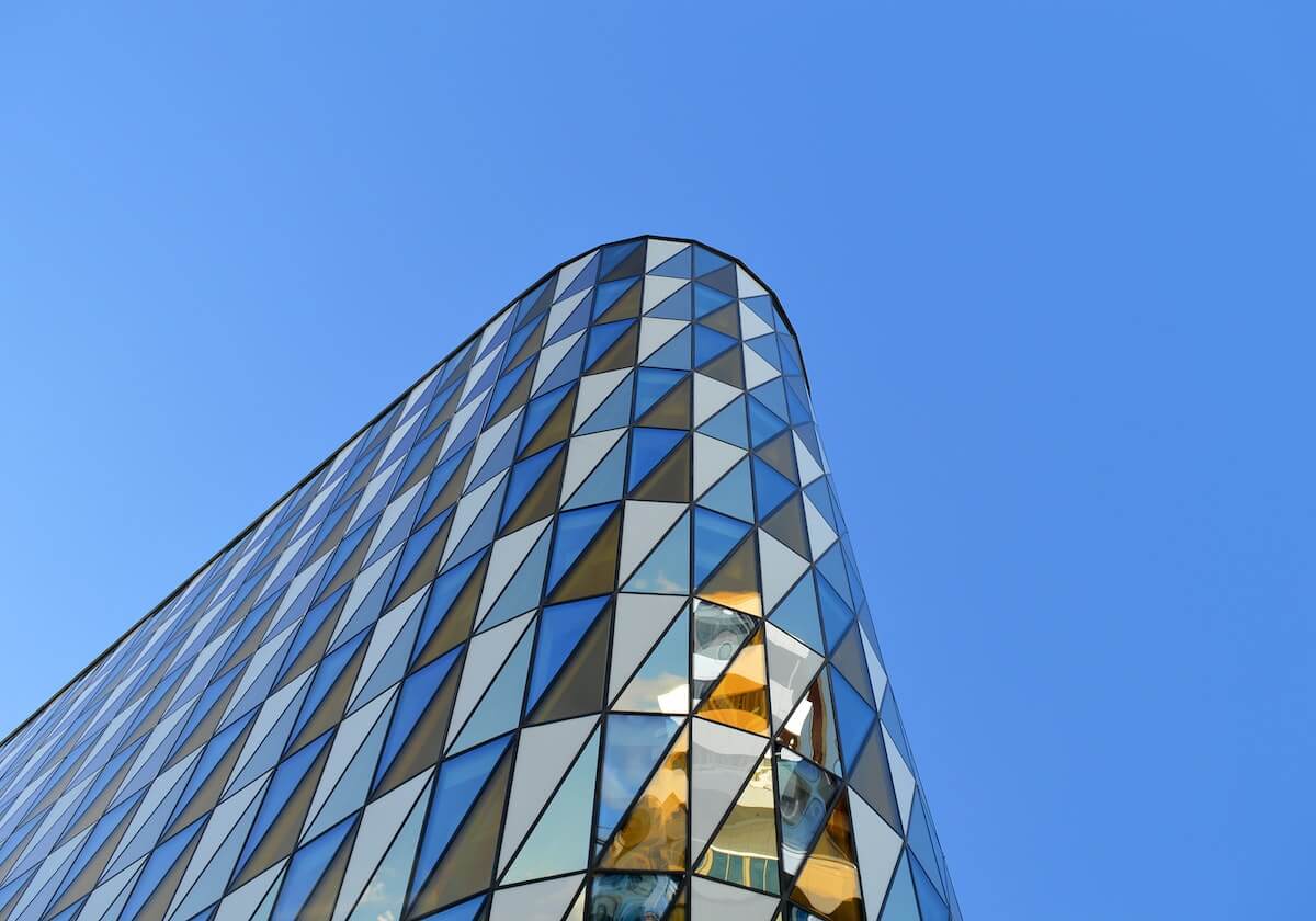 推特随手记一条：遇到标题有没有先下结论，就把比较对象写成同一口径——不用背概念